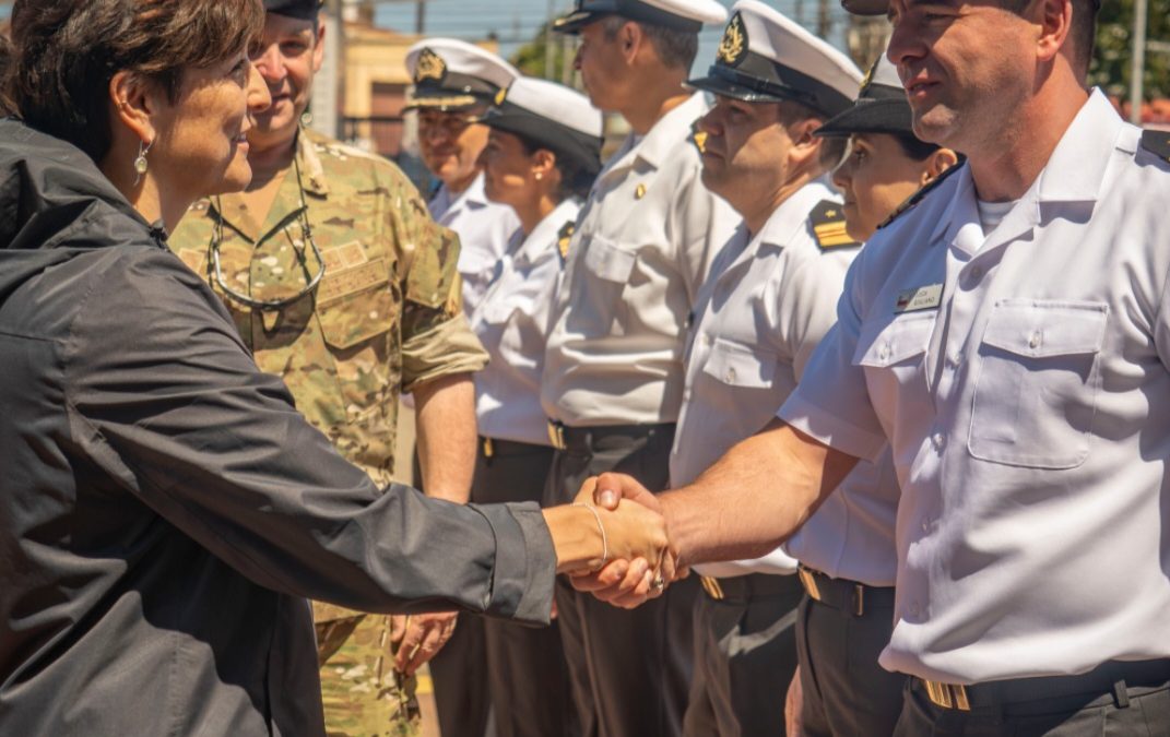 Ministra de Salud Ximena Aguilera es recibida por el Director del Hospital Naval de Talcahuano en visita inspectiva regional